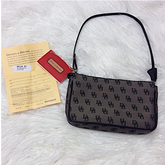 Dooney & Bourke Handbags - DOONEY & BOURKE SIGNATURE ZIP BAGUETTE